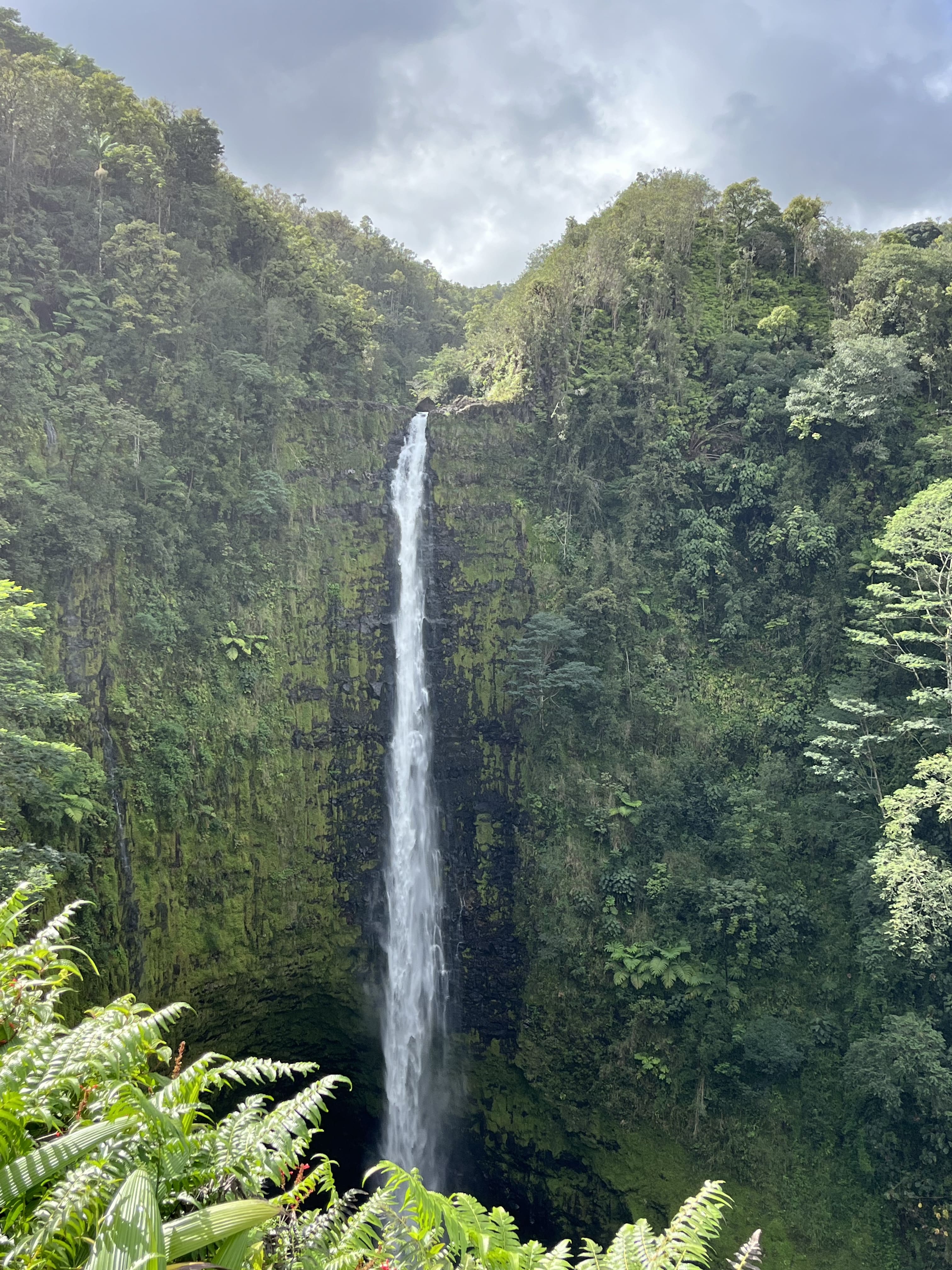 ʻAkaka Falls